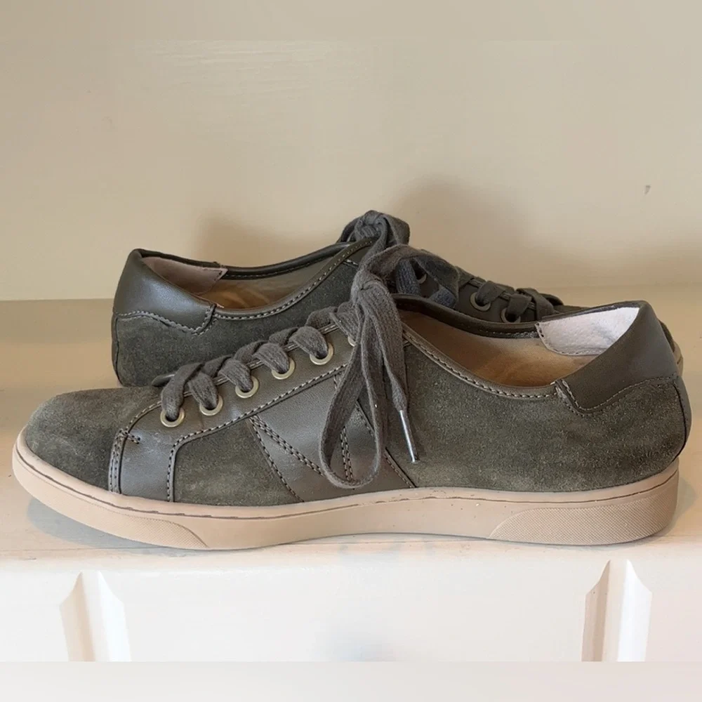 Vionic Men’s Jerome Suede Olive Green Lace Up Sneakers Size 7